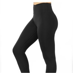 Activewear Leggings
Hidden Waistband Pocket Super light weight